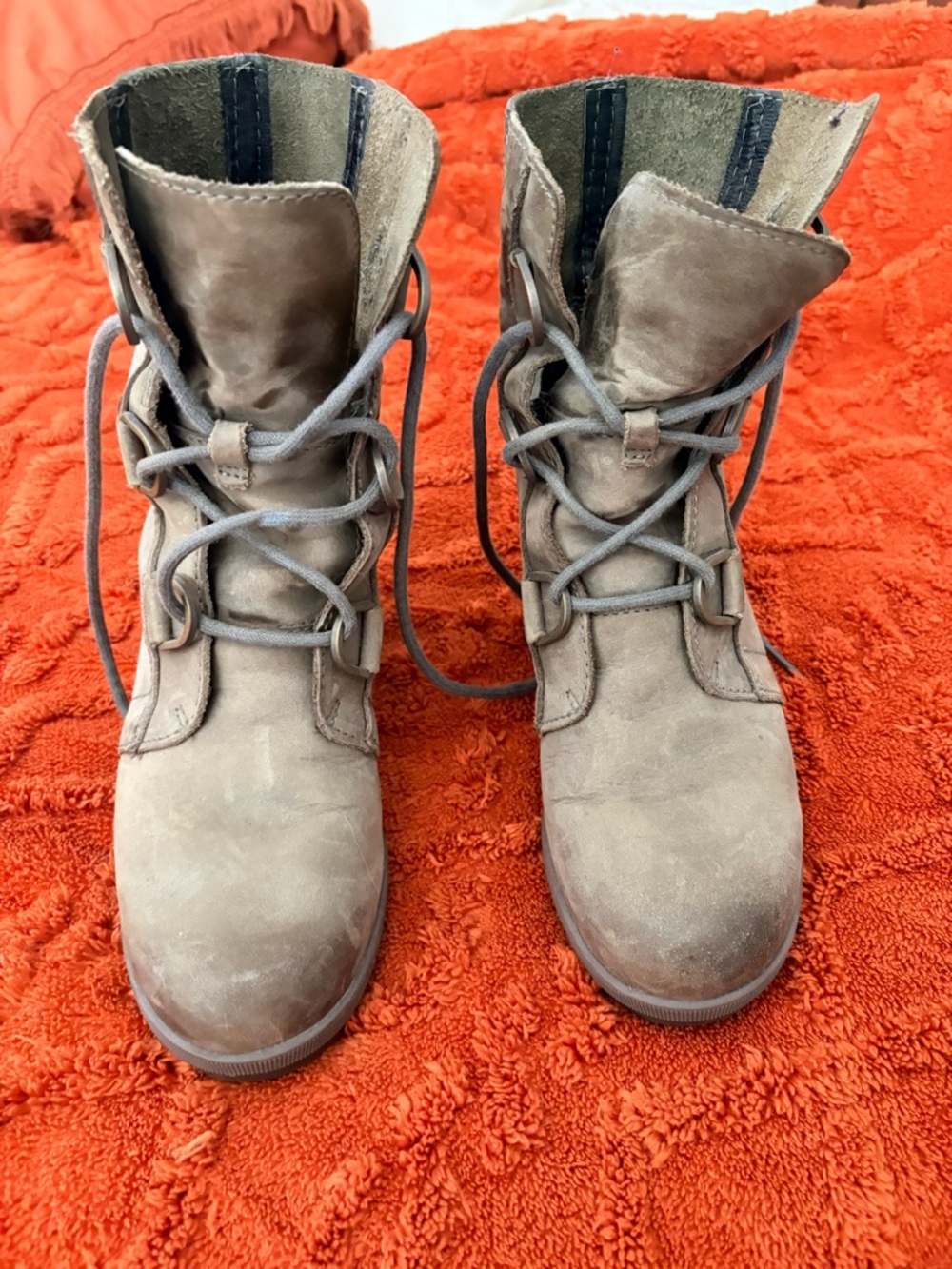 Sorel Beige/Tan Lace-Up Women's Boots